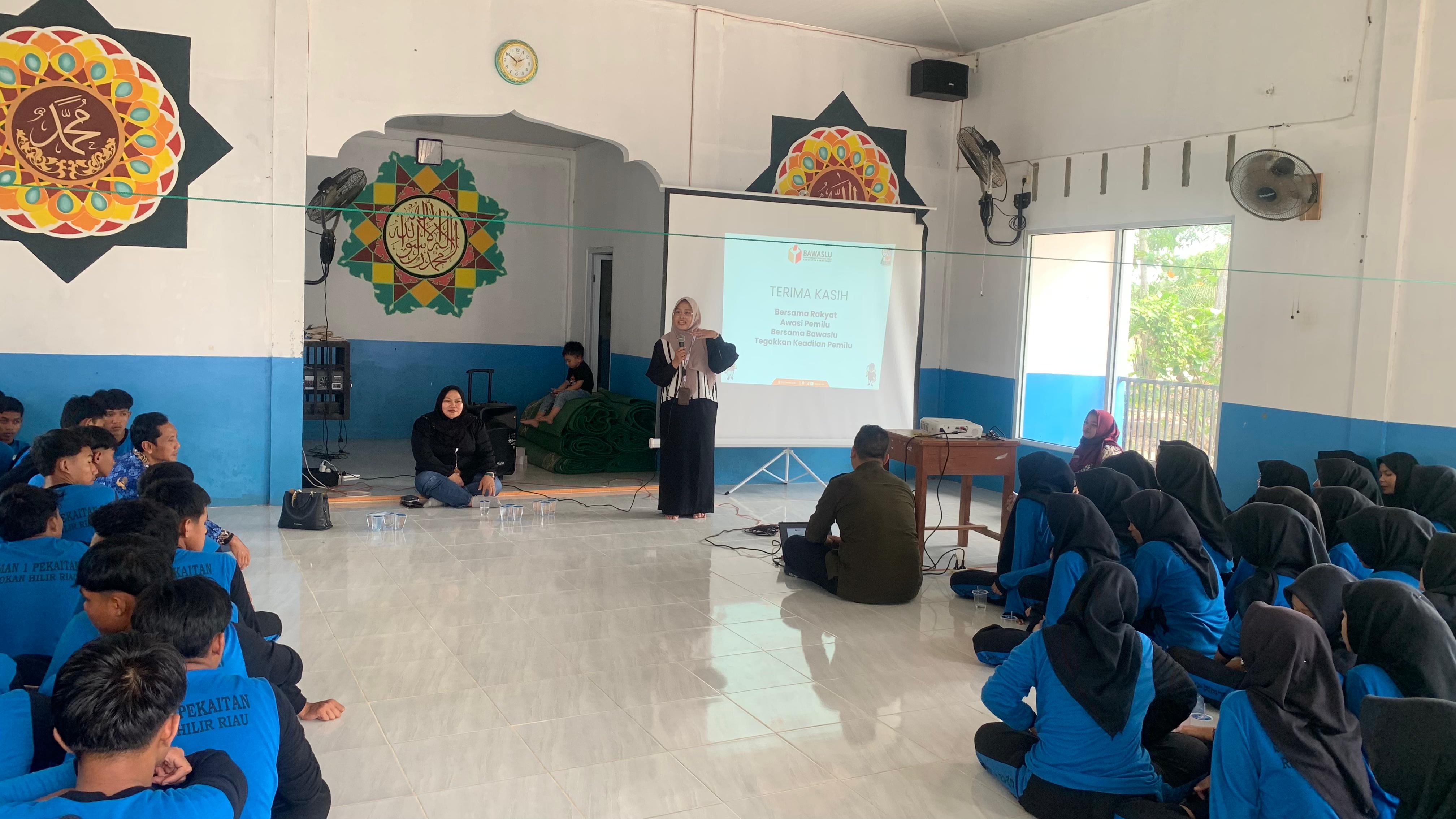 goes to school pekaitan