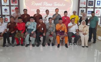 Bawaslu Rohil Awasi Rapat Pleno